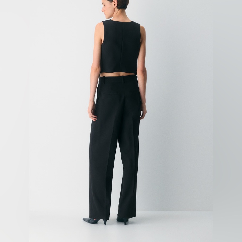 Babaton
Deniro Vest - (Re)ssential - Picture 6 of 6